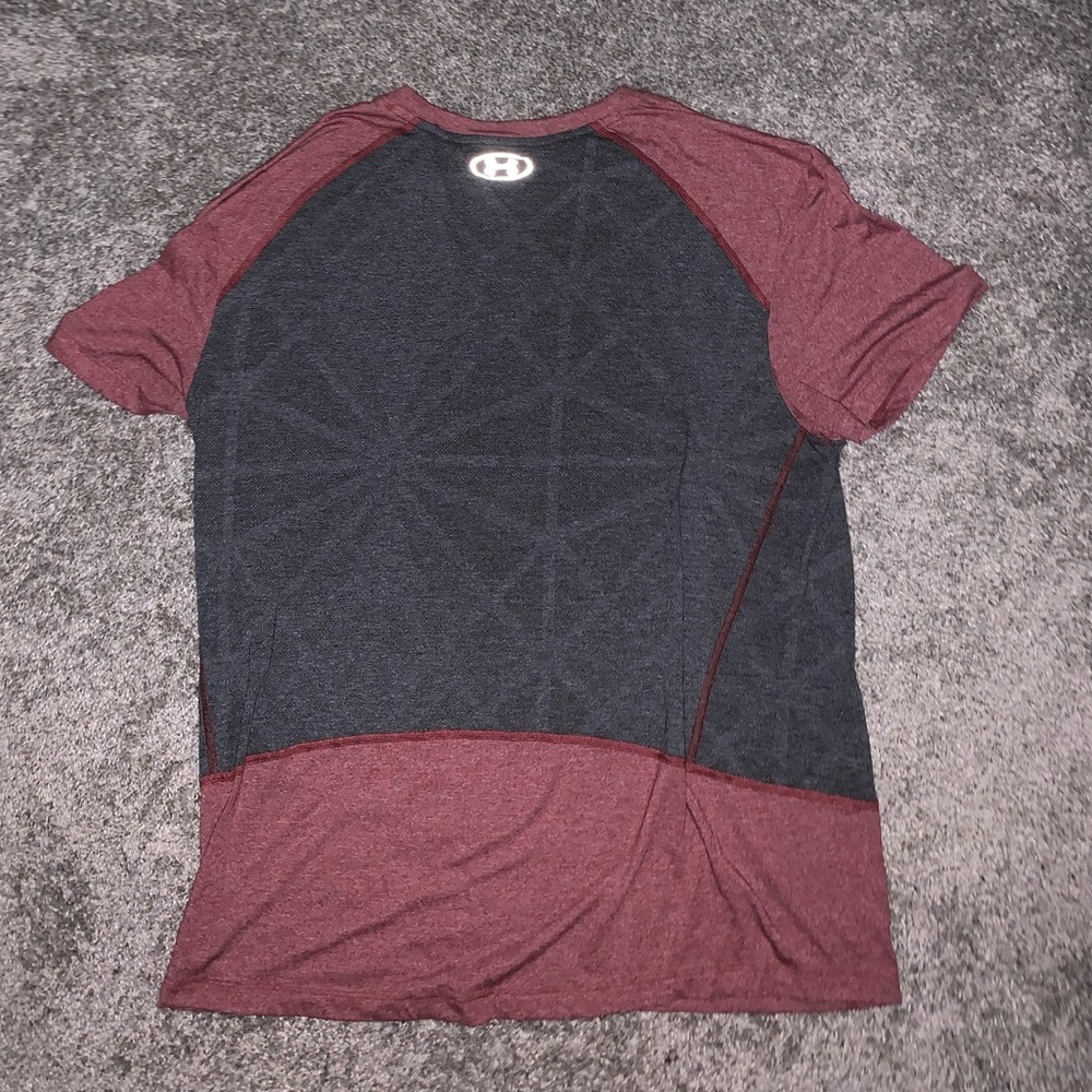 Under Armour Junior Fitted Red & Gray shirt sz XL - Picture 8 of 9